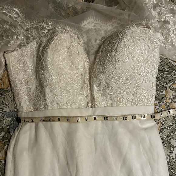 Hebeos wedding Dress with Train - Picture 13 of 16